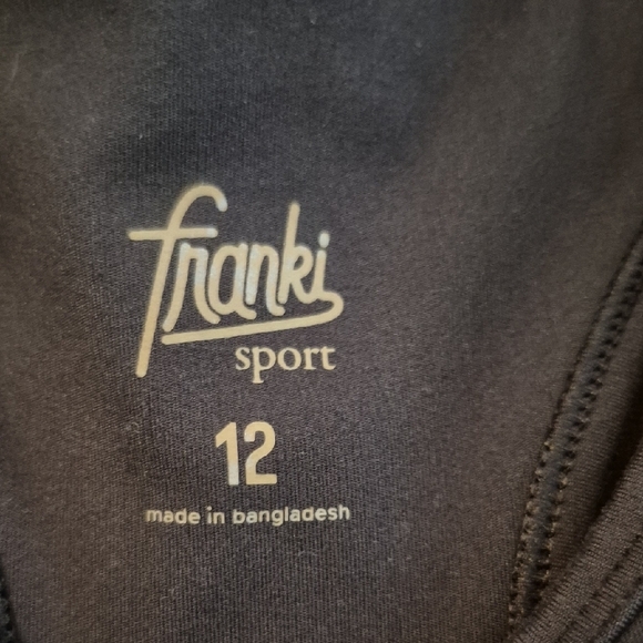 Francesca's Collections Black Gray Sleeveless Fitted Crop Tank - Picture 2 of 6